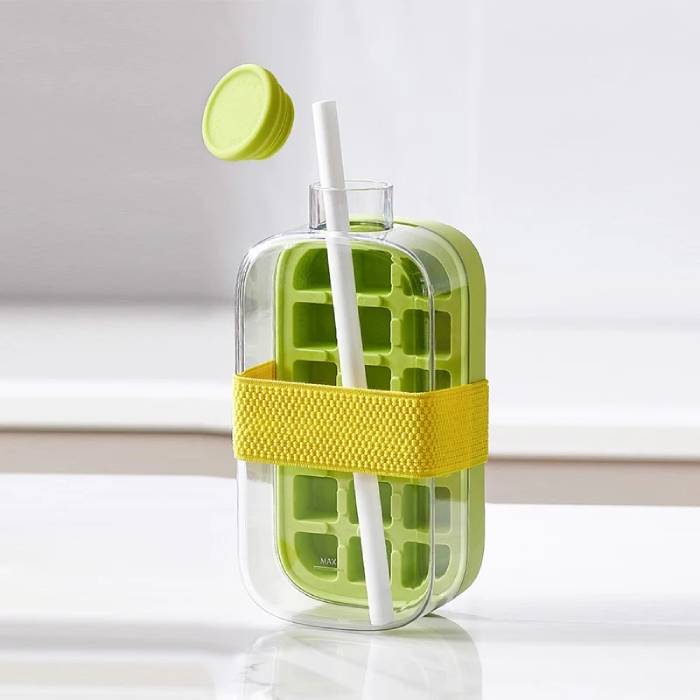 Ice Cube Tray with Straw