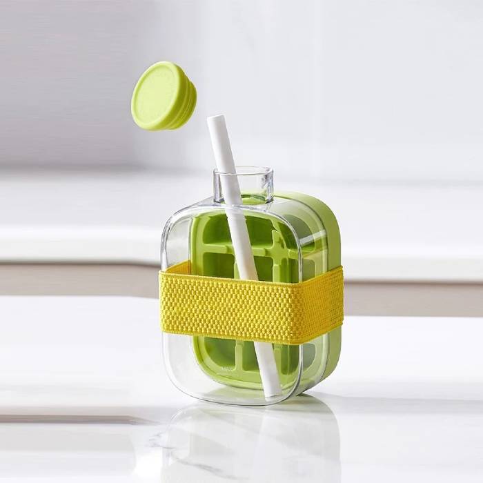 Ice Cube Tray with Straw